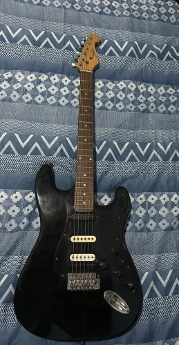 Guitarra shelter stratocaster