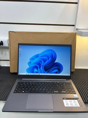 Notebook - Samsung i7 11° Geração- 12 GB RAM - 128 SSD - 1TB HD