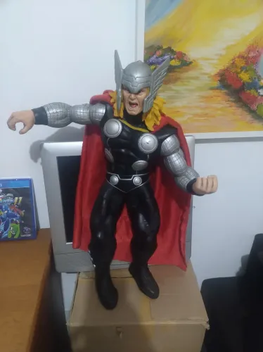 Boneco Grande Thor Premium Usado .