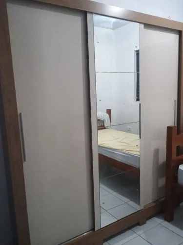GUARDA ROUPA 3 PORTAS COM ESPELHO 