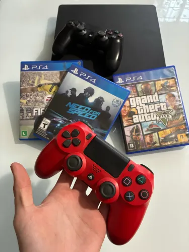 PS4 SLIM 1TB + 2 CONTROLES ORIGINAIS + JOGOS + CABOS
