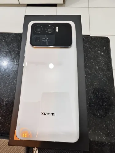 Só venda celular xiaomi 11 ultra funcionando tudo, tela trincada. Nunca foi aberto.