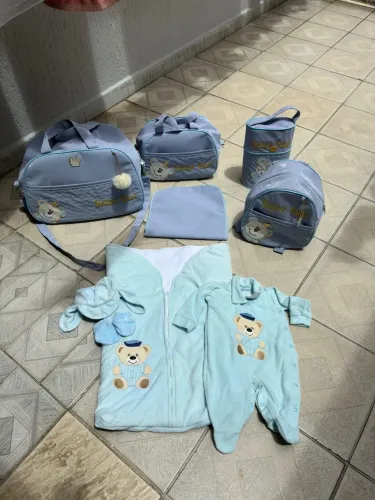 Vendo este kit Maternidade Saída de Maternidade e Conjunto de Bolsas