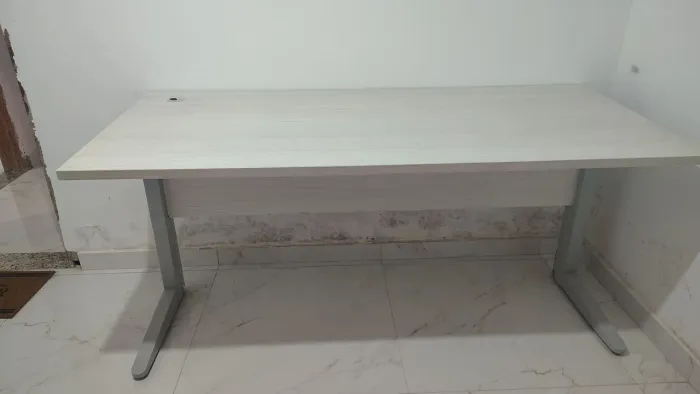 Vendo mesa de escritório em excelente estado