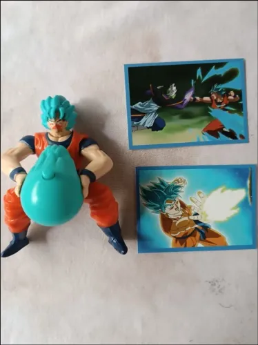 Boneco Colecionável Goku SSJ Blue - Dragon Ball Super (Burger King 2020) & 2 Figurinhas