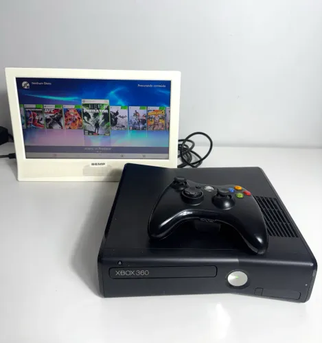 Xbox 360 slim + HD 250 com 34 jogos