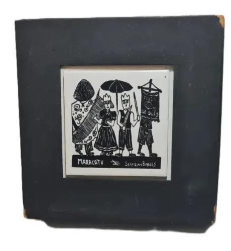 Quadro decorativo de azulejo com estampa baseada em uma xilogravura original no mestre Sev