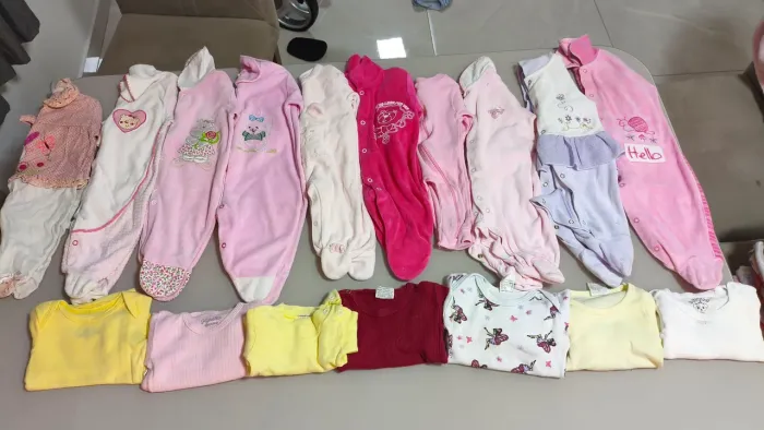 Lote roupa de bebê macacão com botão e conjuntos 