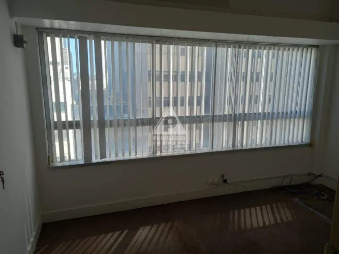 SALA COMERCIAL COM 43 M2. ED. CIDADE DO RIO DE JANEIRO. VISTA MAR