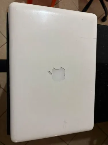 Macbook com problema de sistema carcaça muito boa
