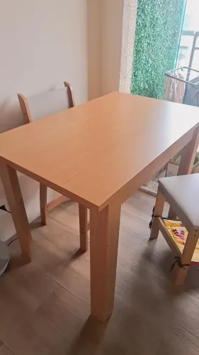 Mesa de jantar quadrada com 4 cadeiras