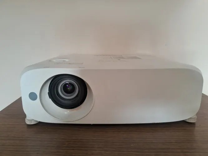 Projetor Panasonic vz580 (com defeito)