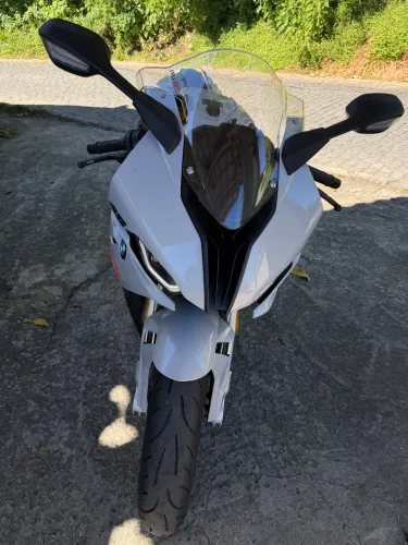 Vendo BMW S1000rr km baixa sem uso.