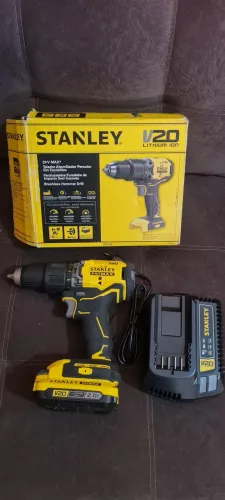 Parafusadeira/Furadeira de Impacto de 1/2 Stanley SBD715