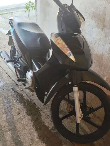 Moto Honda Biz flex one 125 cilindradas.