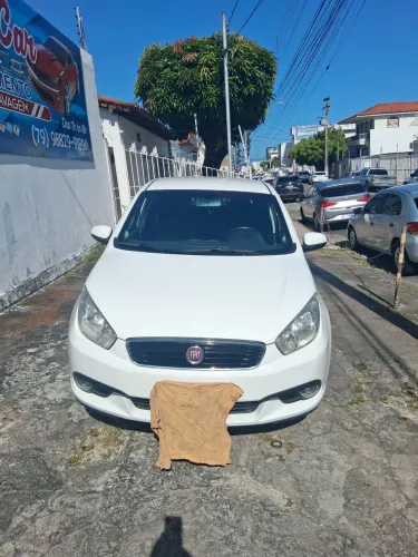 Fiat Grand Siena Attrac. 1.4 EVO F.flex 8V 2018 com gnv