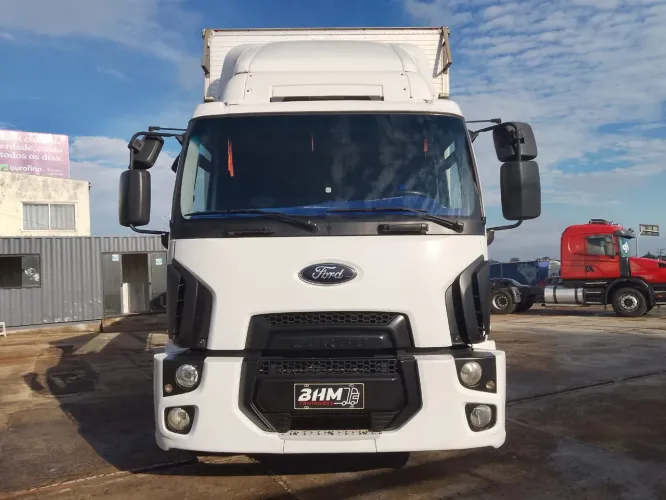 Ford cargo 1719 toco baú de 10.50