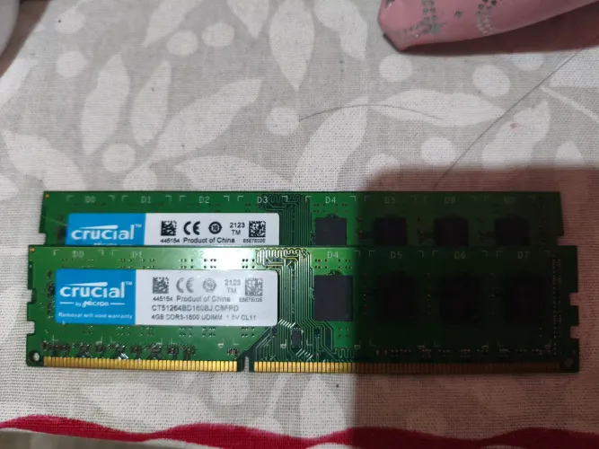 2 pentes de 4gb ddr3 1600mhz