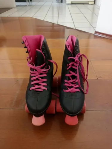 Patins Oxer feminino, tamanho 37 (acompanha equipamentos de segurança)