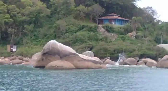 Área com praia particular com 10000 metros quadrados em Ponta das Canas - Florianópolis - 