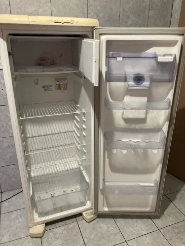 Geladeira Electrolux 1 Porta com Dispenser de Água - Funcionando Perfeitamente