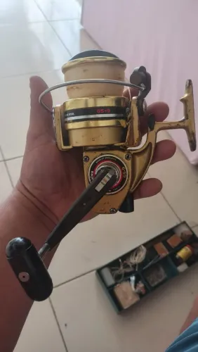 Molinete Daiwa GS9 pouco usado