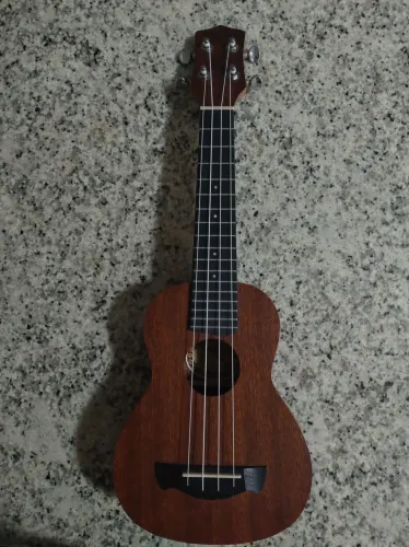 Vende-se Ukulele Tagima