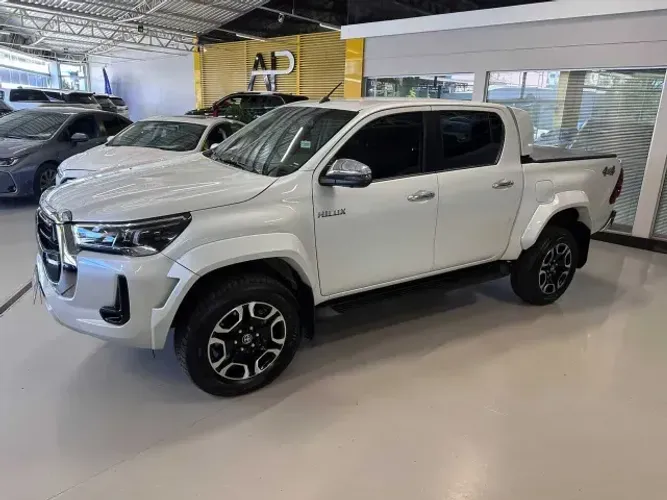 Toyota Hilux CD SRX Plus 4X4 2.8 TDI Die. Aut. 2025