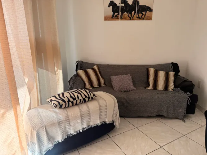 Sofá 2 lugares + Puff + Porta-copos para braço