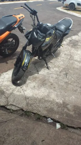 Moto está boa só pega e andar 