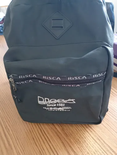 Vendo mochila da risca original preta super linda