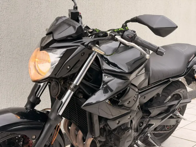 XJ6 muito conservada.