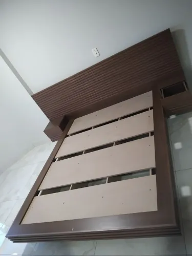 Cama king size de madeira da cabecasa nova