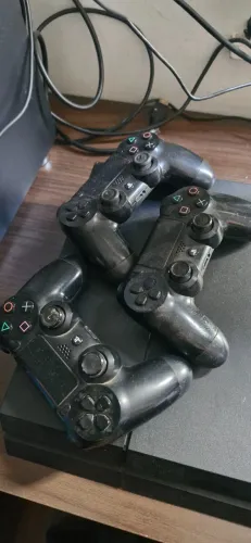 Playstation 4 FAT 500G Usado + 3 Manetes + 4 Jogos + Carregador e cabos*OTIMO ESTADO*