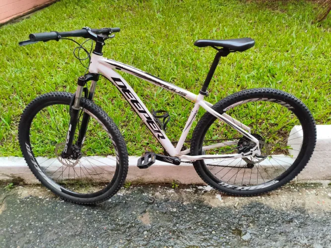 Mountain Bike Deeper Maximus 1x9 - 9v 2023 Aro 29 17 Freios de Disco Hidráulico.