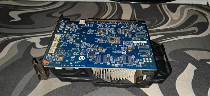 Placa de vídeo NVIDIA GeForce GTX 750 (2 GB), Intel(R) HD Graphics 4400 (113 MB)