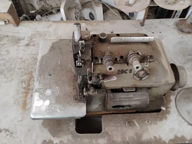 Máquina de costura e orvelok para retirada de peças só a cabeça da máquina 