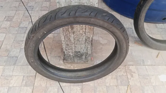 Pneu traseiro moto