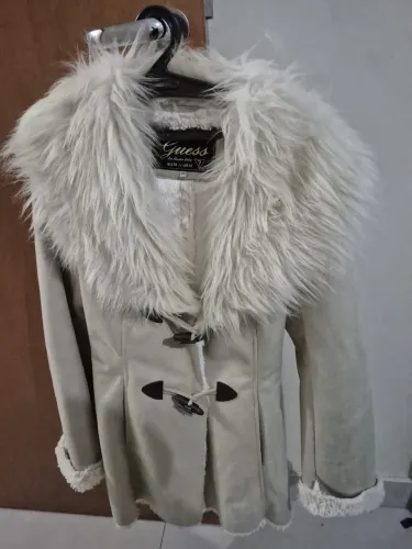Casaco Guess original importado dos EUA, tamanho XS (veste 34/36 e 38 justo).