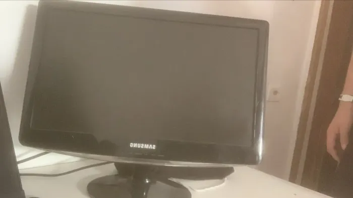 Vende-se tv usada, monitor é um air cooler novo nunca tirado da caixa