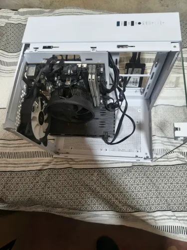 Pc am4 Ryzen 4500 + rx6600m 32gb ram gabinete white