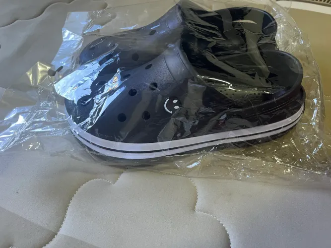 crocs