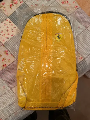 Mochila Ferrari amarela