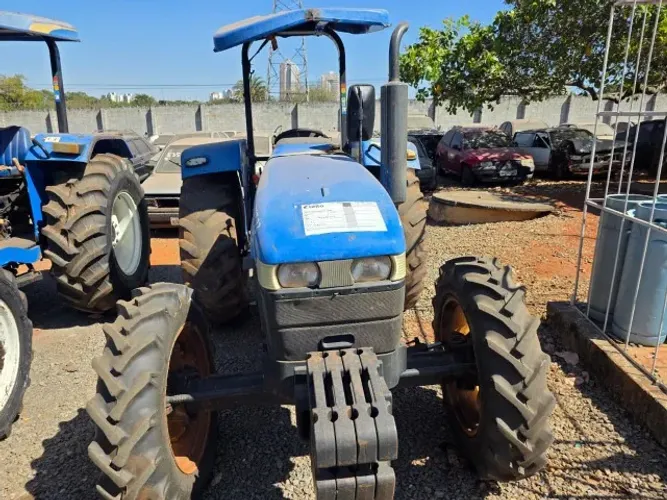 TRATOR NEW HOLLAND