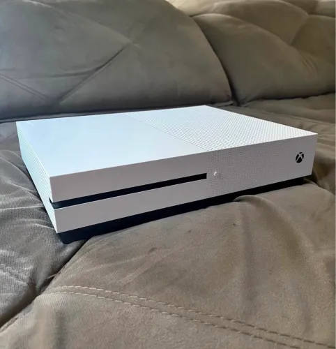 Xbox One S ( fonte está queimada )