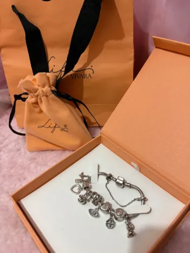 Vendo pulseira e berloques originais vivara, tamanho 17