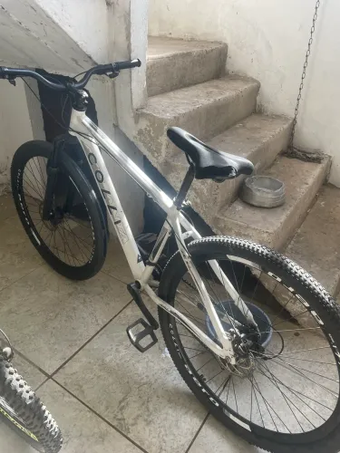 Bicicleta aro 29 branca usada