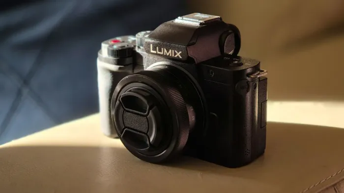 Panasonic Lumix G100 com lente 12-32mm
