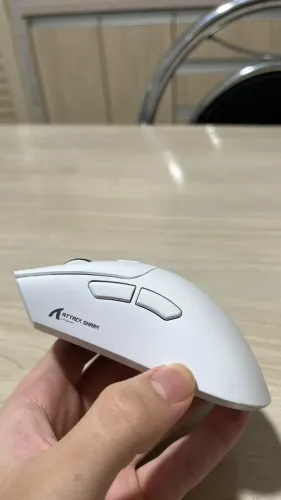 Mouse Sem Fio Attack Shark R1, Tri-Mode, Sensor PAW3311, Via Dongle 2.4G Ou Cabo Usb-C