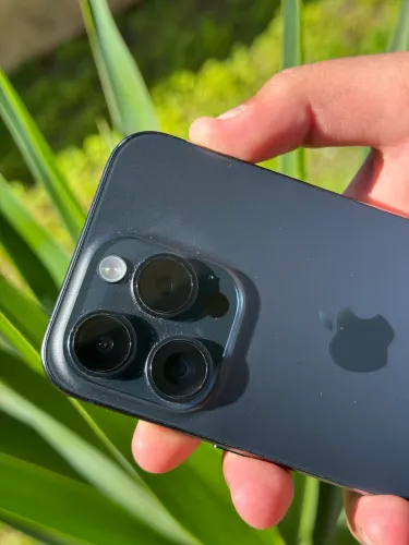 IPhone 15 pro 128 90% bateria